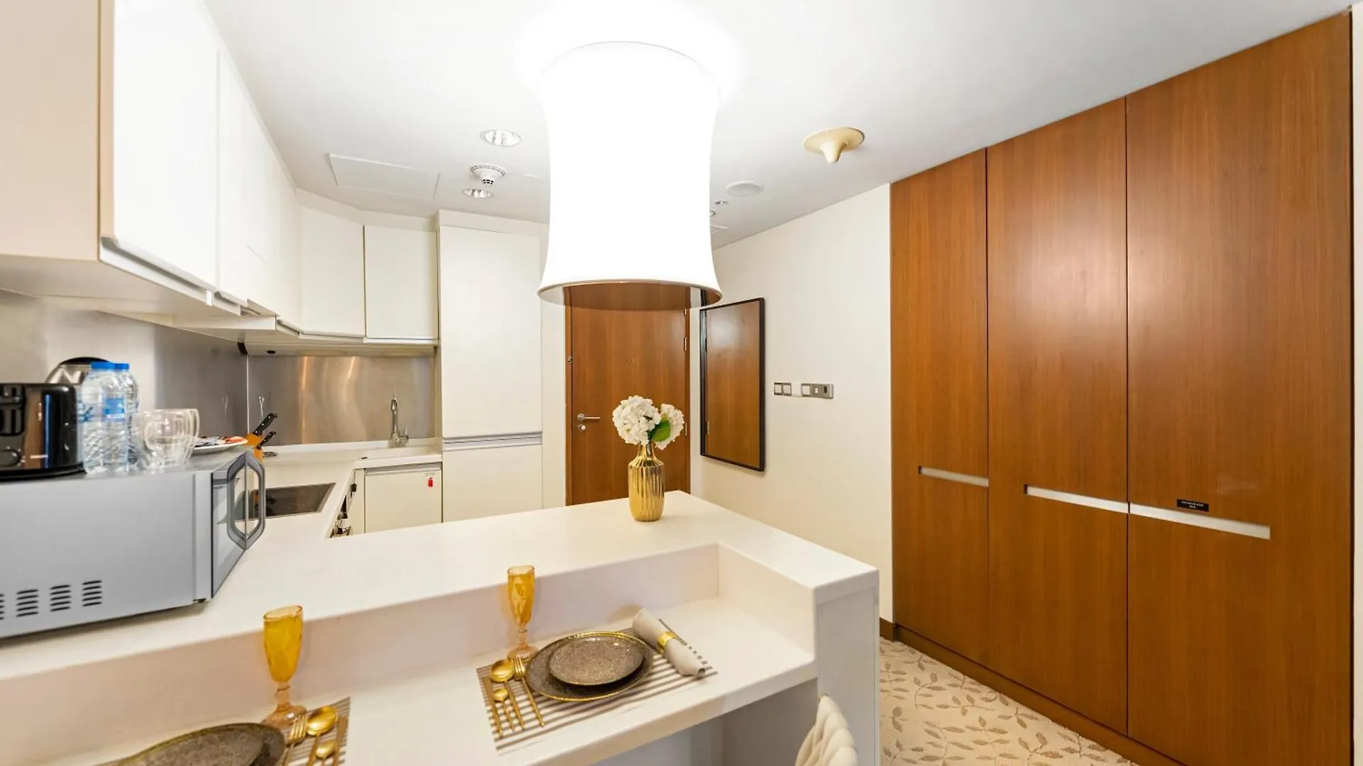 Chic Luxe Studio Dubai Mall 0*,