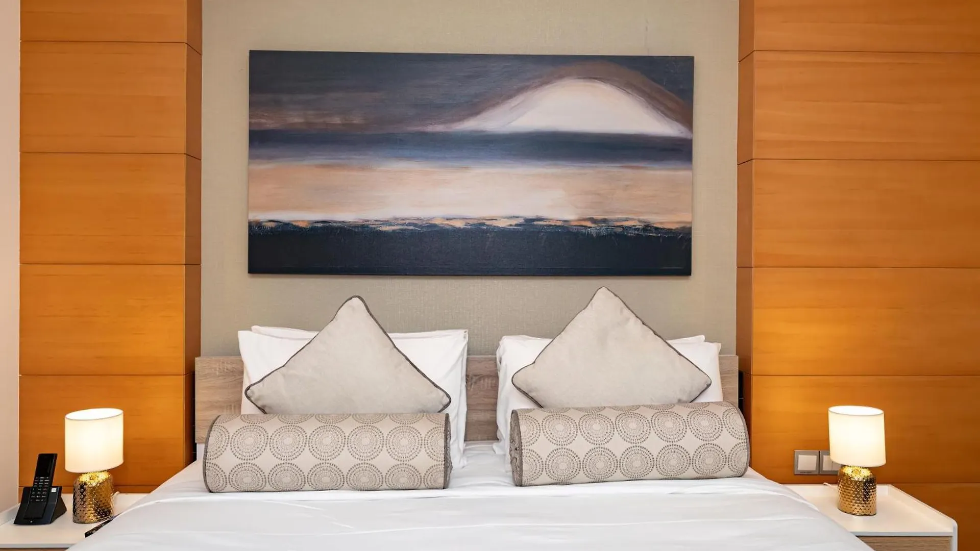 Chic Luxe Studio Dubai Mall