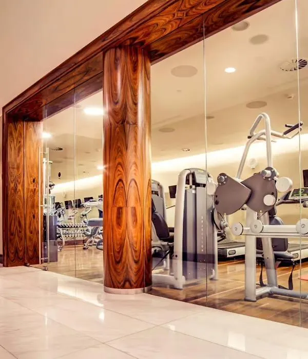 Chic Luxe Studio Dubai Mall